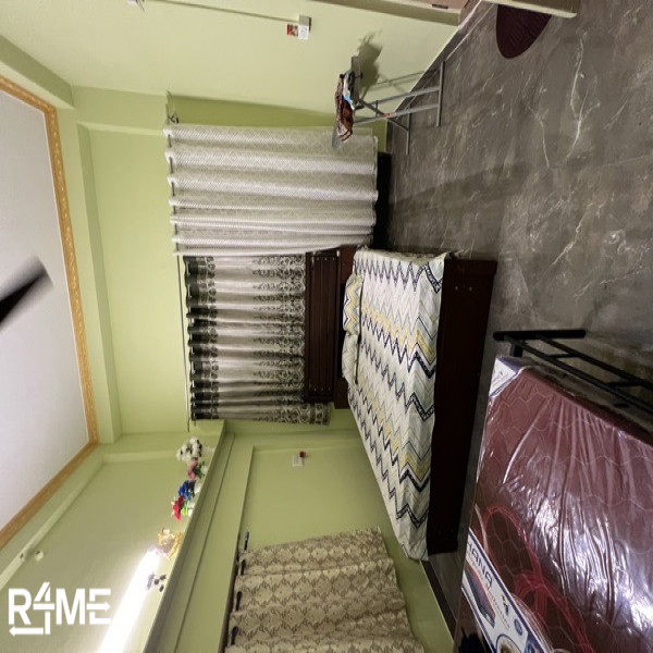 kind size 6.25 * 5 feet Wooden bed and spring mattress on rent