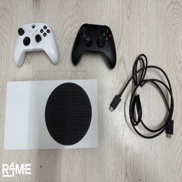 XBox Series S with 2 Controllers on rent