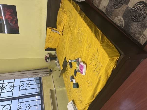 Queen Hydraulic Bed on rent
