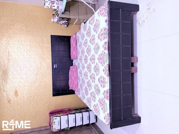 Queen size bed on rent