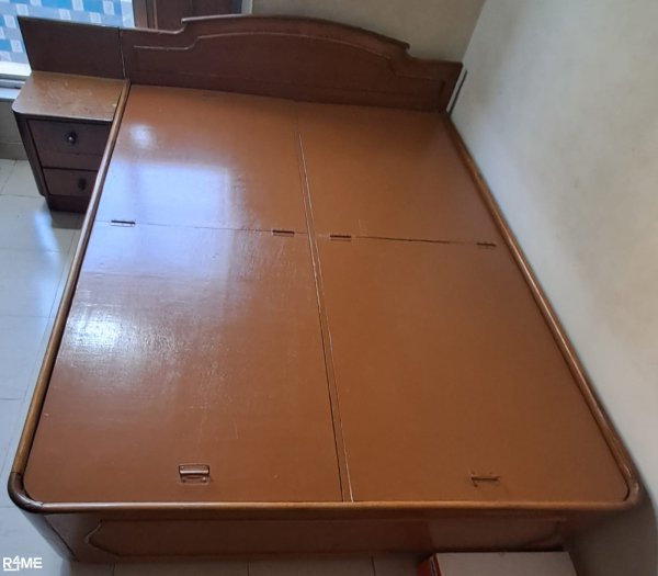 Wooden (Teak) Queen Size Bed with 2 Side Table on rent