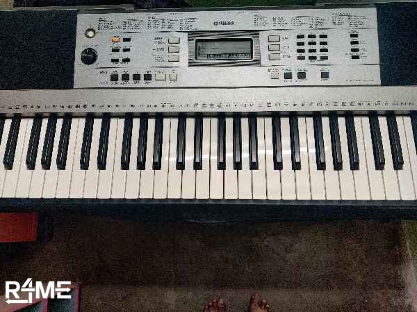 Yamaha PSR E353 on rent
