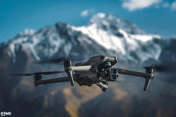 DJI Air 3 Fly More Combo on rent