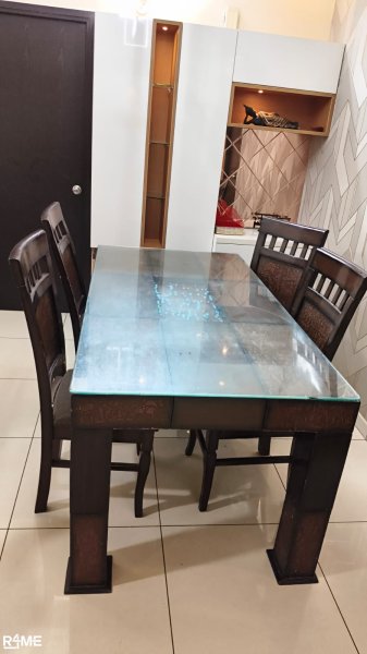 Dining Table 6 seater on rent