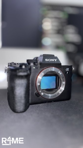 Sony A7 IV (ILCE-7M4 / IL7CEM4) Full-Frame Mirrorless Camera on rent