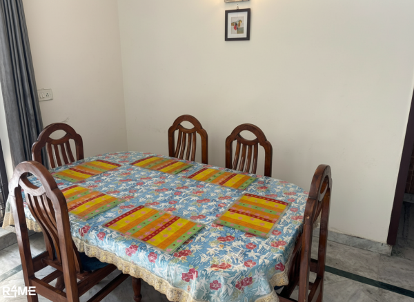 Dinning Table on rent