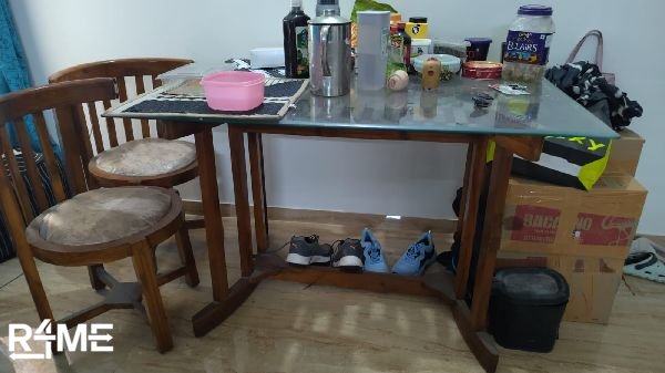 Dinning table with set of 4 chairs on rent