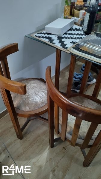 Dinning table with set of 4 chairs on rent