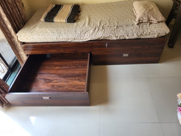 New single bed with storage on rent