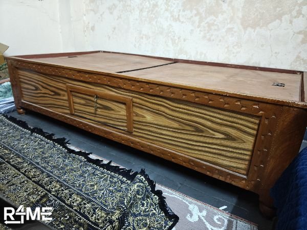 Box type Diwan-6 feet x 3 feet on rent