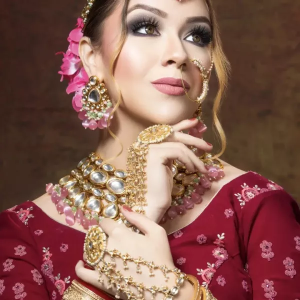 Pink and Golden Mani and Kundan bridal jewellery set on rent