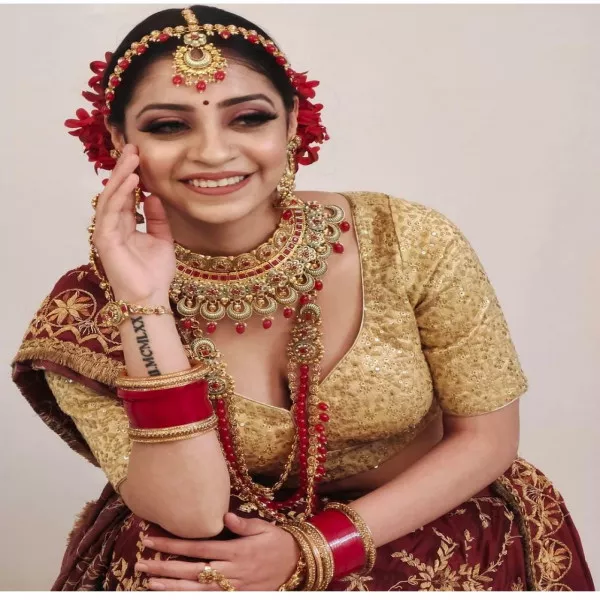 Maroon bridal lehnga on rent