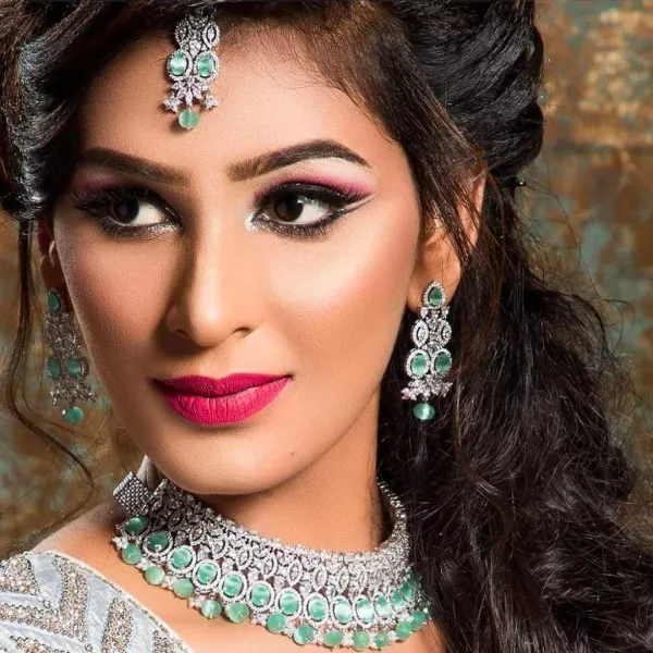 Pastel Green and Silver diamond style set on rent