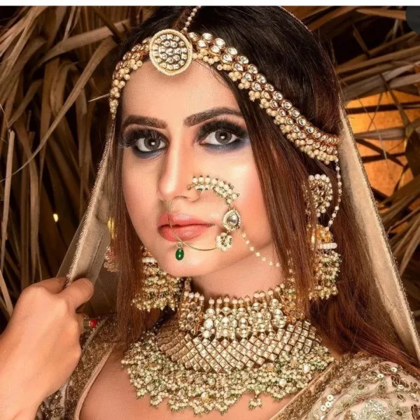 Heavy green and golden set on rent